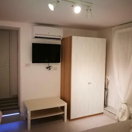 Simply House In 2 Daire Bari